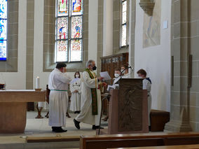 Heilige Messe mit karnevalistischem Ambiente (Foto: Karl-Franz Thiede)